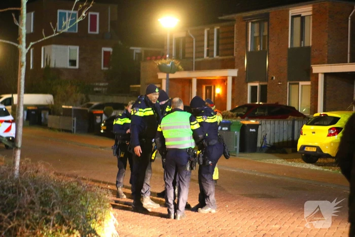 Brandweer blust brand na explosie