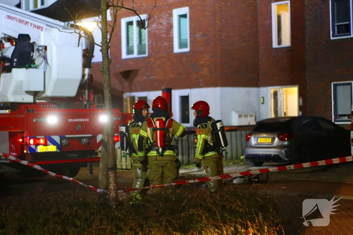 Brandweer blust brand na explosie
