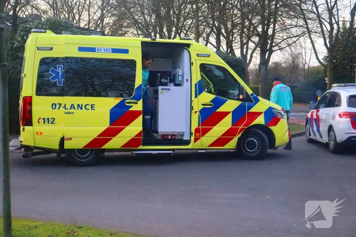 Twee overstekende fietsers aangereden door auto