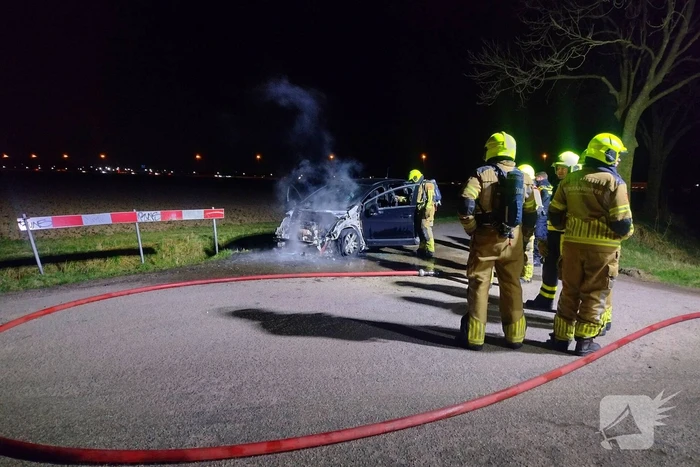 Personenauto gaat in vlammen op