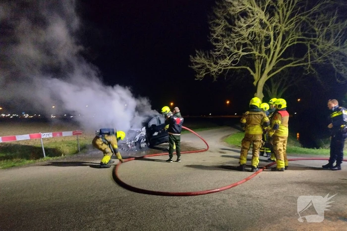Personenauto gaat in vlammen op