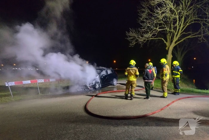 Personenauto gaat in vlammen op