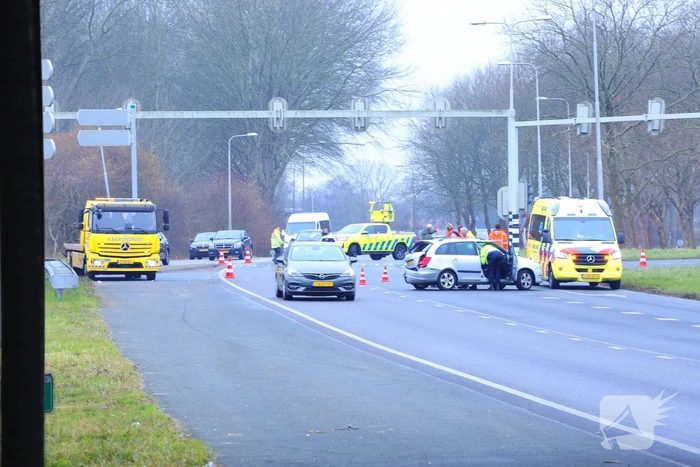 Veel schade bij kop-staartbotsing tussen twee voertuigen