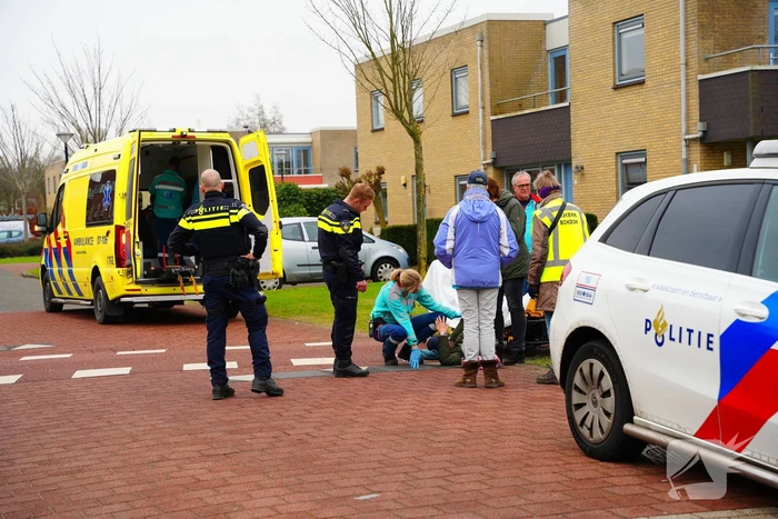 Fietser en automobilist botsen met elkaar