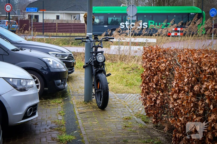 Automobilist ziet fatbiker over het hoofd bij oversteekplaats