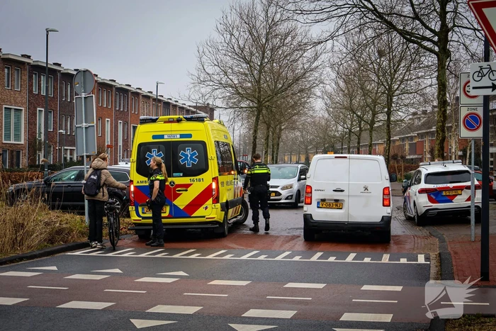 Automobilist ziet fatbiker over het hoofd bij oversteekplaats