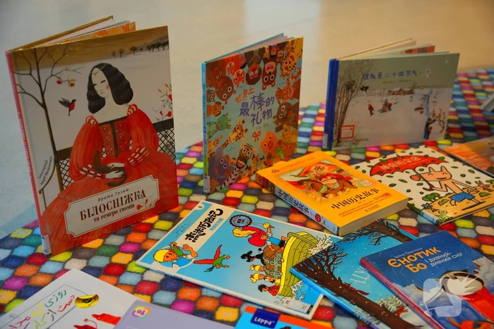 Uitbreiding anderstalige boeken bij bibliotheek gevierd met anderstalig voorleesuurtje