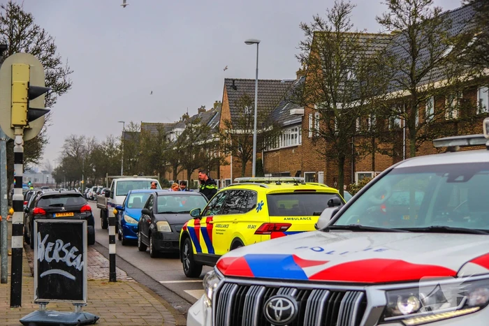 Zwangere vrouw gewond naar ziekenhuis na aanrijding