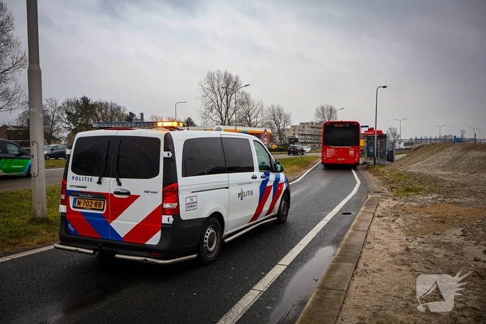 Lijnbus botst achterop personenauto
