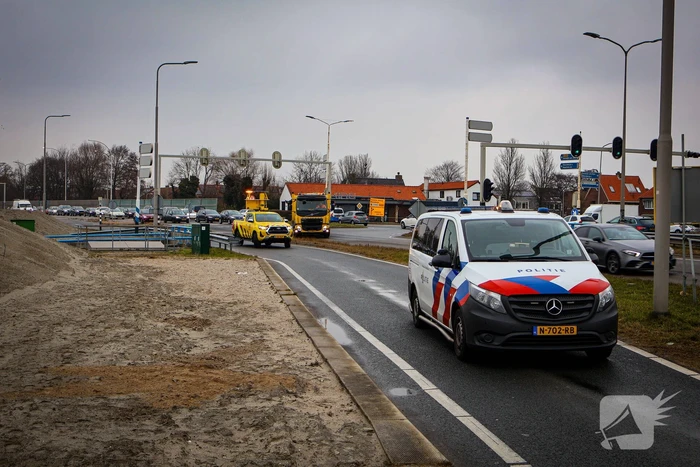 Lijnbus botst achterop personenauto