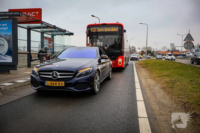 Lijnbus botst achterop personenauto