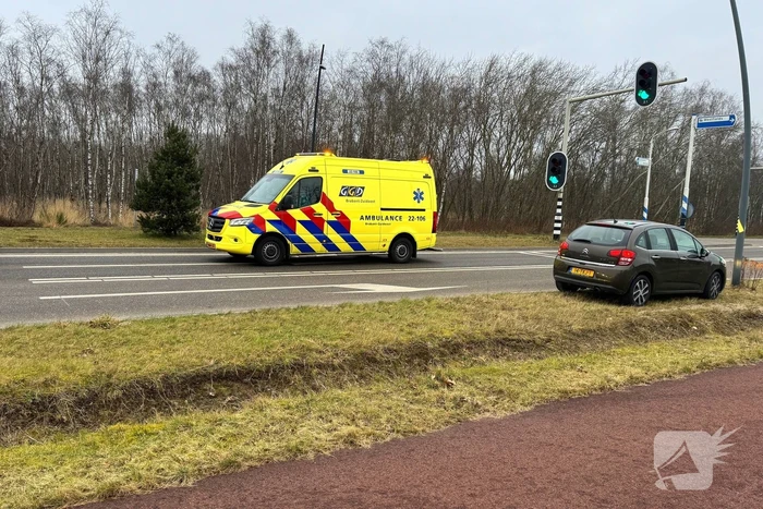 Schade bij kopstaart botsing tussen twee voertuigen