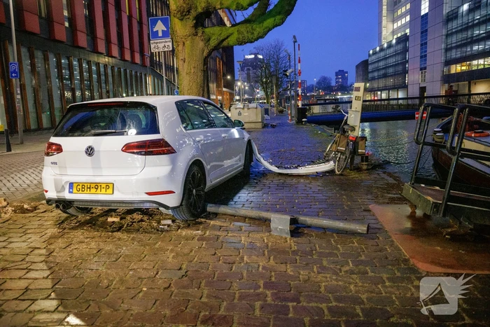 Automobilist onder invloed belandt tegen een boom