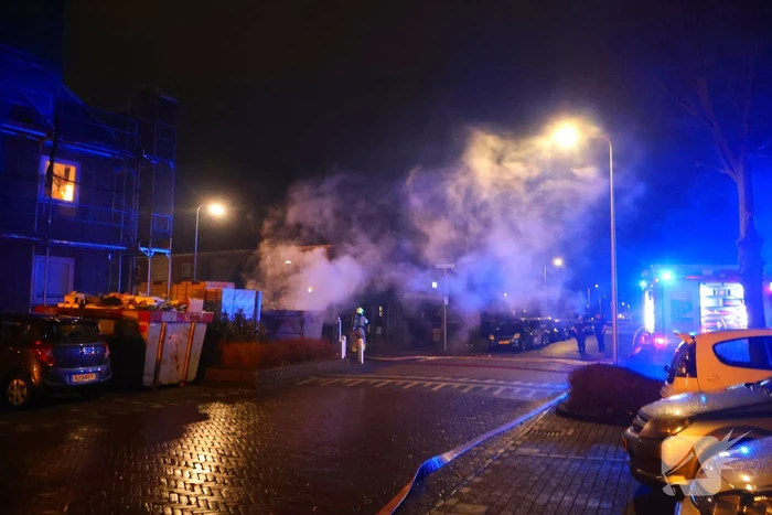 Afvalcontainer vliegt in brand