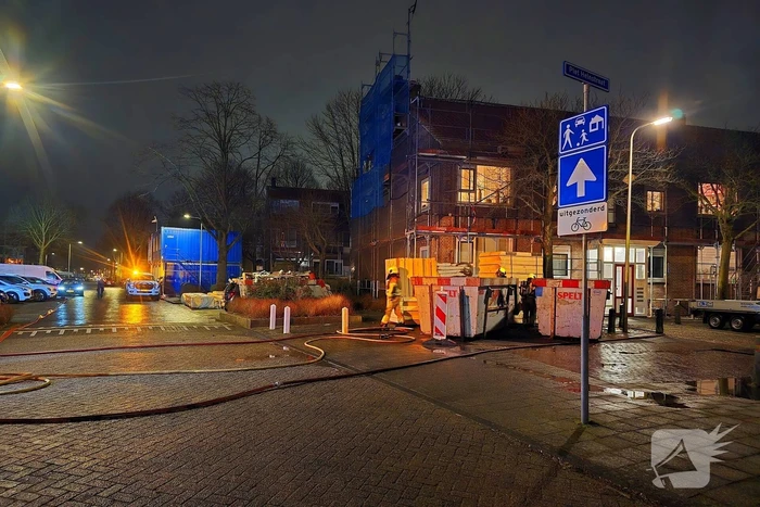 Afvalcontainer vliegt in brand