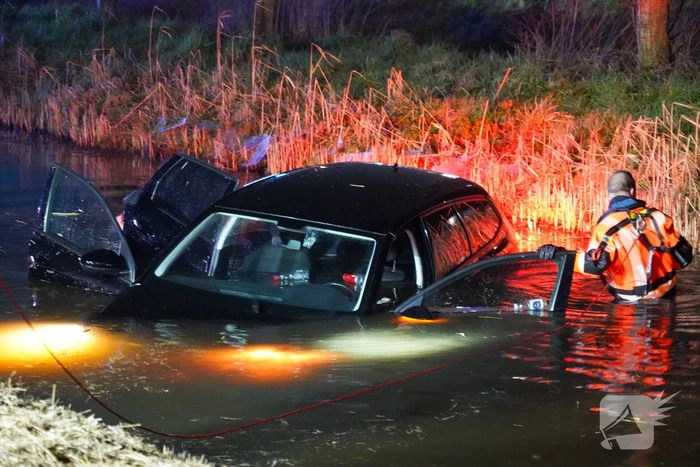 Auto in het water aangetroffen
