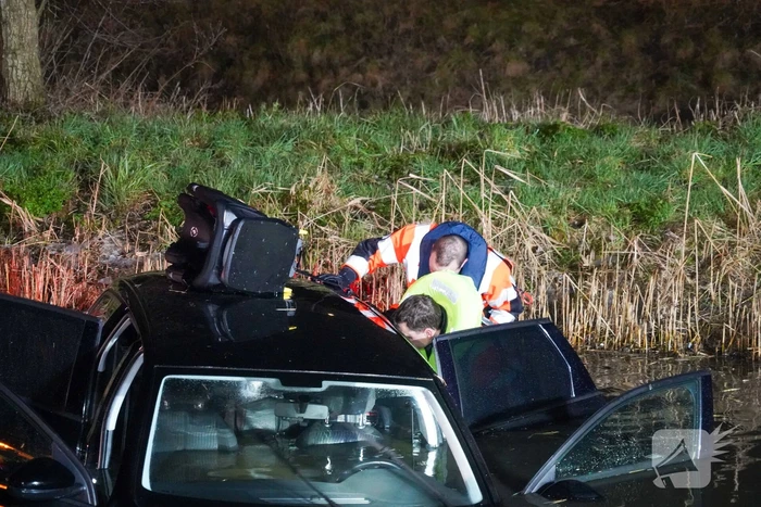 Auto in het water aangetroffen