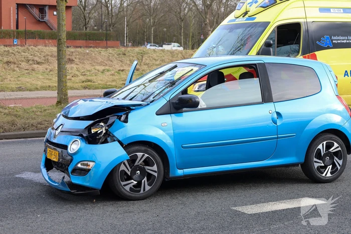 Gewonde na botsing met forse schades als gevolg