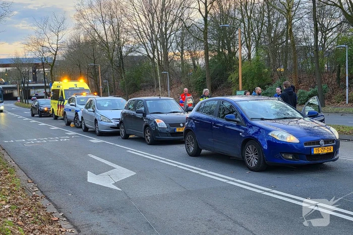 Kop-staart aanrijding voor verkeerlichten