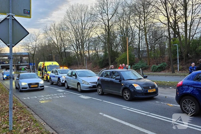 Kop-staart aanrijding voor verkeerlichten