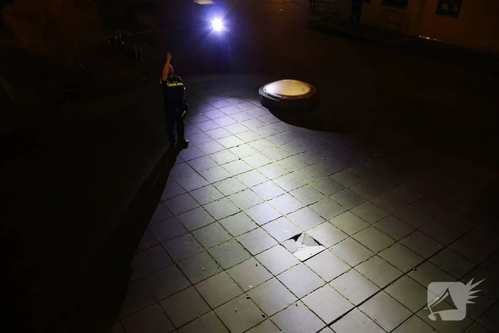 Zwaargewond persoon aangetroffen, politie doet onderzoek