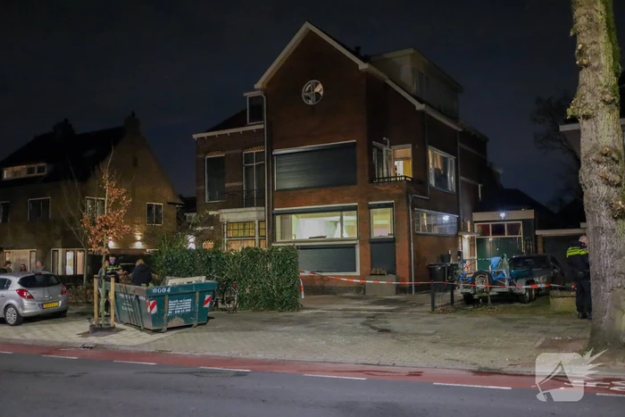 Brand na explosie bij woning