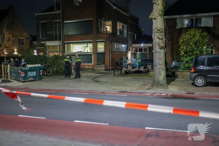 Brand na explosie bij woning