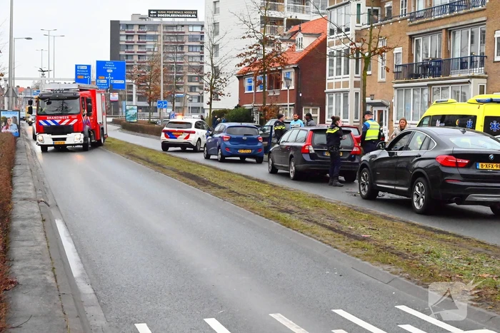 Schade na kettingbotsing tussen drie auto's
