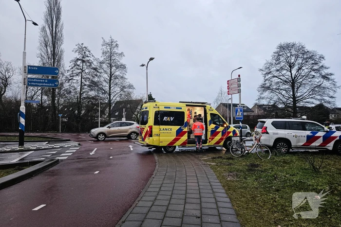 Fietser en automobilist in botsing op beruchte rotonde
