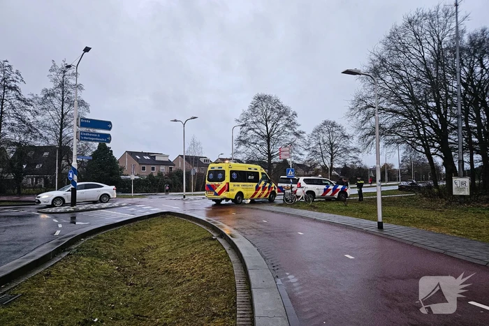 Fietser en automobilist in botsing op beruchte rotonde