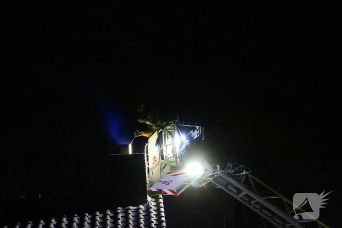 Brand in schoorsteen van woning