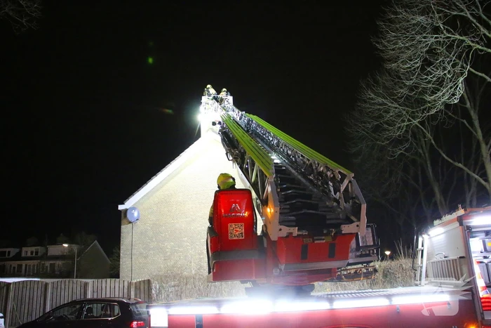 Brand in schoorsteen van woning