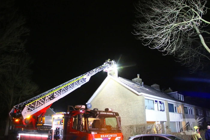 Brand in schoorsteen van woning