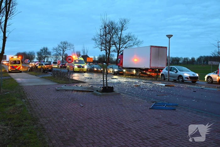Meerdere voertuigen betrokken bij ongeluk