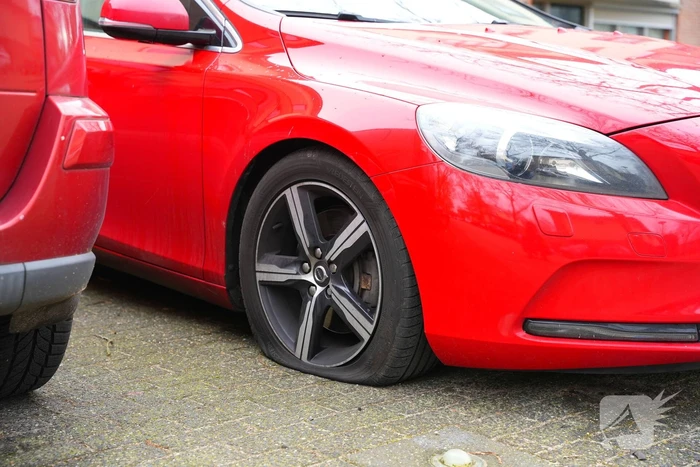 Meerdere autobanden lek gestoken