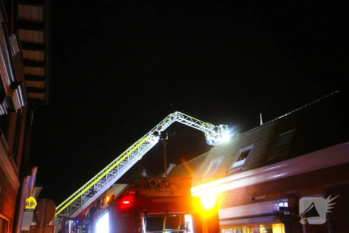 Brandweer ingezet voor brand woning met rietendak