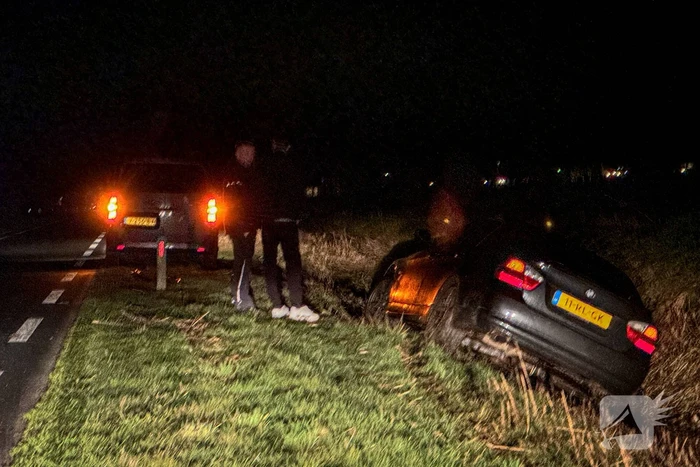Automobilist raakt van de weg