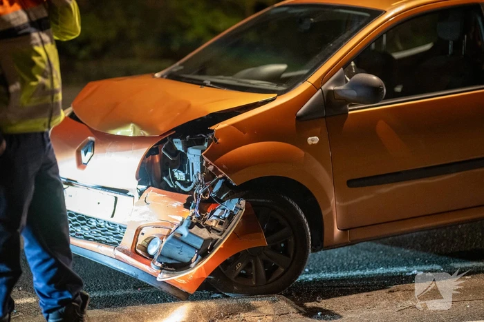 Forse schade bij aanrijding tussen twee voertuigen