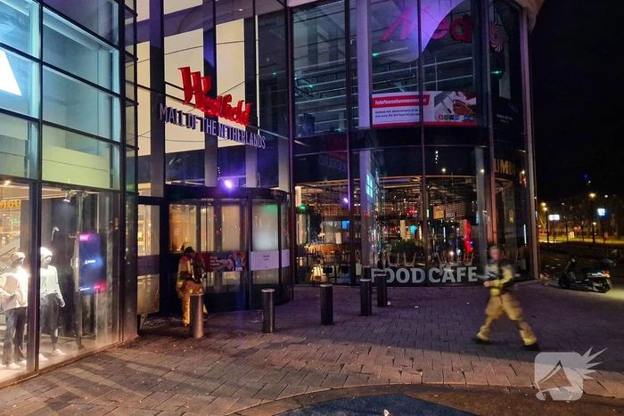 Brand veroorzaakt door vuurwerk bij winkelcentrum