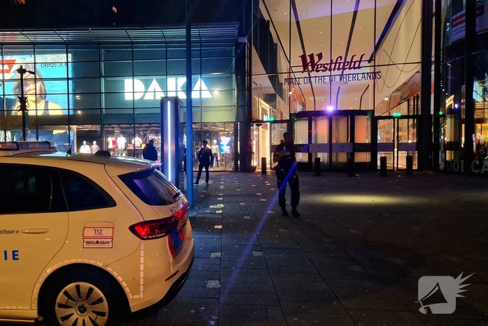 Brand veroorzaakt door vuurwerk bij winkelcentrum