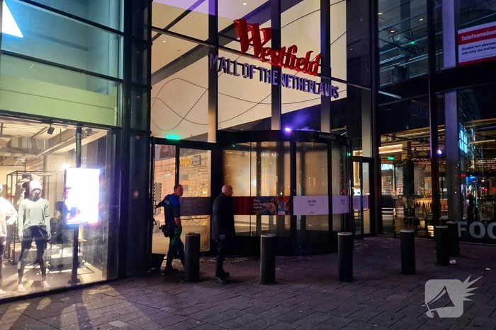Brand veroorzaakt door vuurwerk bij winkelcentrum