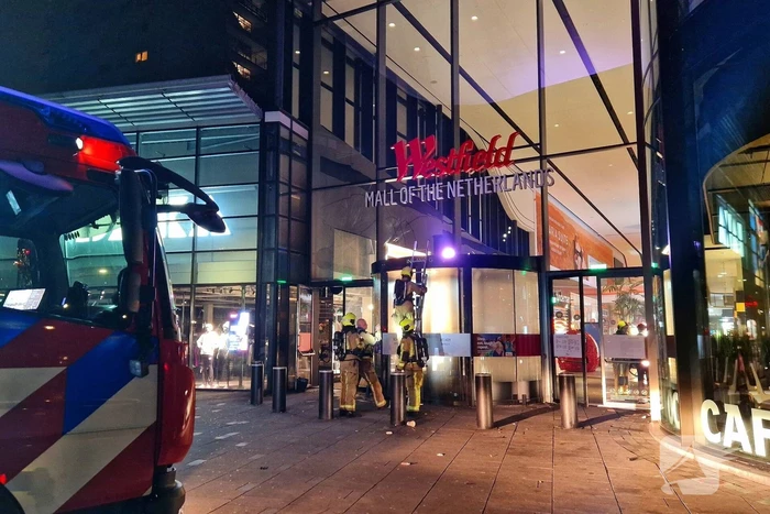 Brand veroorzaakt door vuurwerk bij winkelcentrum