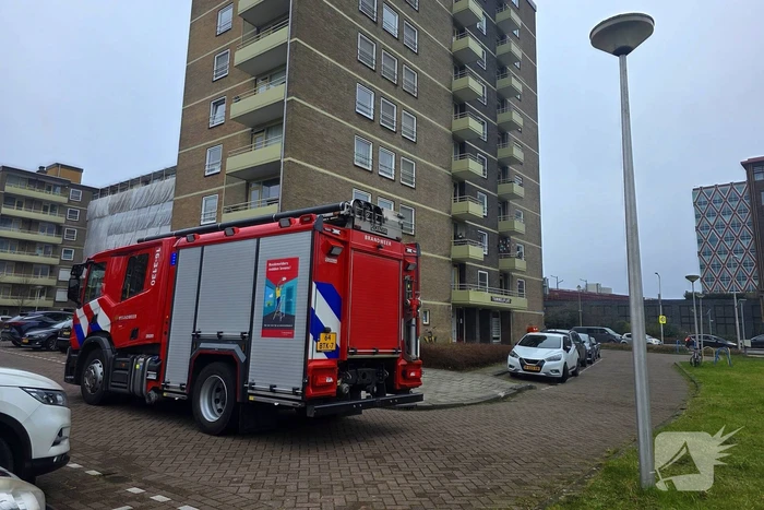 Brandweer in actie na alarm in flat