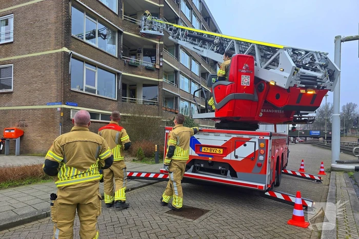 Brandweer in actie na alarm in flat