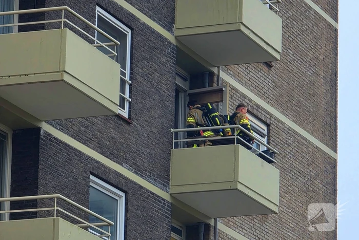 Brandweer in actie na alarm in flat