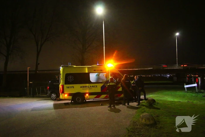 Duikteam brandweer ingezet voor auto in sloot