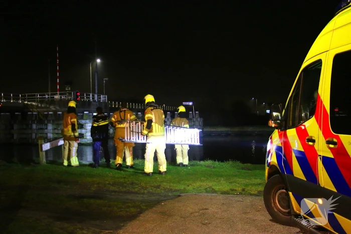 Duikteam brandweer ingezet voor auto in sloot