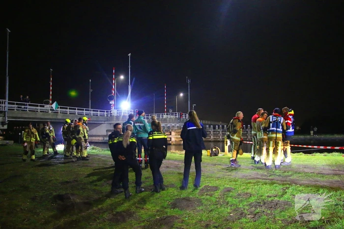 Duikteam brandweer ingezet voor auto in sloot