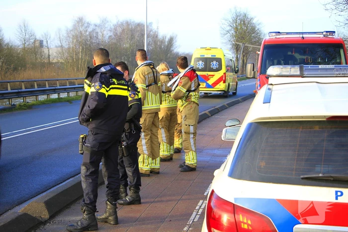 Fiets aangetroffen op spoorbrug, grote zoektocht in water