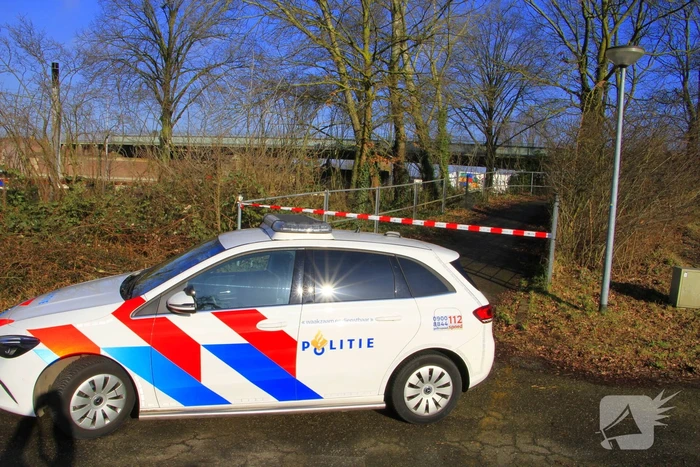 Fiets aangetroffen op spoorbrug, grote zoektocht in water